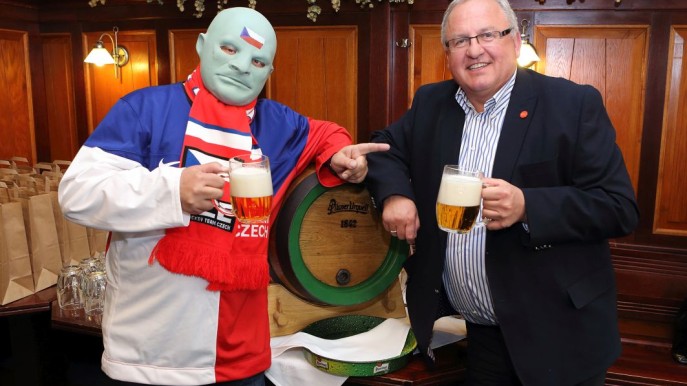 FANTOMAS ochutnává hokejovou várku se sládkem Václavem Berkou